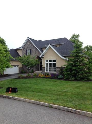 Chester Springs, Pennsylvania house with Owens Shingles in Onyx Black